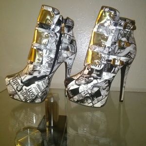 VOGUE BLACK AND WHITE ANKLE BOOTS